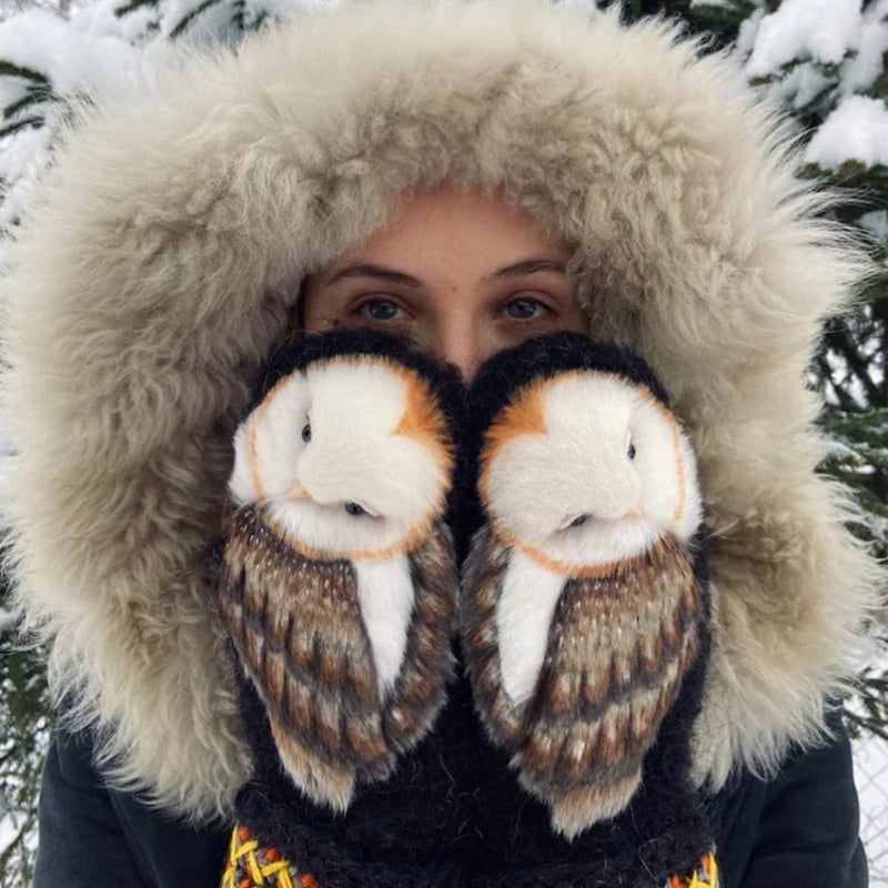 Hand-knitted Nordic mittens in wool with owls