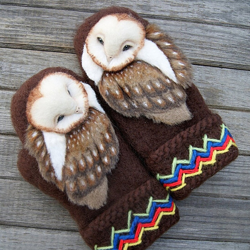 Hand-knitted Nordic mittens in wool with owls